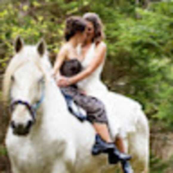 Meet your Posher, Courtney - Picture 1 of 1